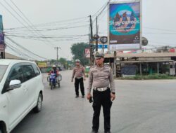 Unit Lantas Polsek Legok Laksanakan Pengaturan Lalu Lintas di Perempatan Jaha Legok