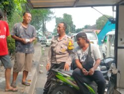 Bhabinkamtibmas Polsek Ciputat Timur Sambang ke Toko Sembako dan Pengemudi Transportasi Umum