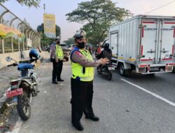 Kendaraan Padat di Jembatan KAI Rawa Buntu: Unit Lantas Polsek Serpong Terjun Langsung Lakukan Pengaturan