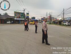 Personil Lantas Polsek Legok Melaksanakan Giat Rutin Pengaturan Lalu Lintas Sore Hari