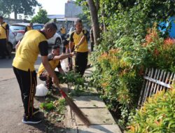 Sambut Hari Bhayangkara Ke – 78, Kapolres Tangsel Laksanakan Aksi Sosial Bersih-Bersih Bersama Forkopimda di Tempat Ibadah