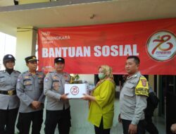 Jelang Peringati HUT Bhayangkara Ke 78 Personil Polsek Pamulang Berbagi Sembako