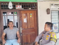 Bhabinkamtibmas Polsek Cisauk Polres Tangsel Sambangi Tokoh Masyarakat dan Koordinasi Situasi Kamtibmas di Desa Sampora