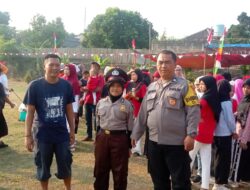 Bhabinkamtibmas Kelurahan Ciputat Pantau Gerak Jalan Santai Sambut HUT RI ke-79