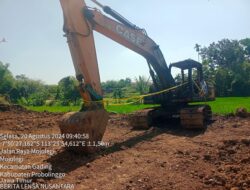 Excavator Yang Terparkir di Area Tambang Galian C, CV.Mitra Timbun Indonesia Terbakar