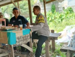Bhabinkamtibmas Desa Bojongkamal, Ngobrol Santai dengan Warga