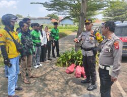 Cegah Kejahatan, Polsek Cisauk Sosialisasikan Kamtibmas Kepada Ojol dan Laksanakan Jumat Berkah