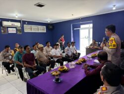 Diskusi Interaktif dengan Warga RW 15 Benda Baru Oleh Polsek Pamulang Melalui Jumat Curhat