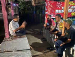 “Door to Door: Langkah Positif Bhabinkamtibmas dalam Menjaga Keamanan Jelang Pilkada”
