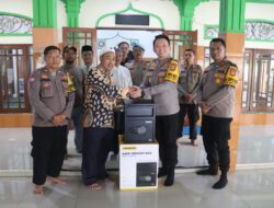 Polres Tangsel Berikan Kotak Amal “Safe Deposit Box” Ke Masjid Al Amien Kedaung