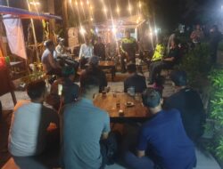 Dari Ngopi, Tumbuh Sinergi: Polri dan Warga Rancagong Bahas Keamanan Bersama