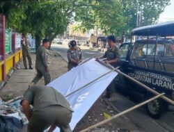 Tramtib Kecamatan Larangan Kota Tangerang Tertibkan Puluhan Spanduk Liar, Sesuai Dengan Aturan.