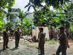 Terima Laporan, Tramtib Kecamatan Larangan Tindak Tegas Oknum Pembakaran Sampah Sembarangan
