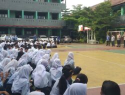 Kasat Binmas Polres Tangsel Gelar Kegiatan Pencegahan Tawuran Antar Pelajar ( CETAR ) di SMKN 1 Tangsel