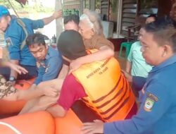 BPBD Kota Tangerang bersama Petugas Gabungan, Gerak Cepat dan Sigap Evakuasi Warga Akibat Luapan Sungai Cisadane
