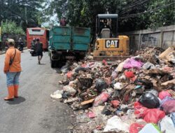 DLH Tangsel Gelar Operasi Bersih Berkala di Pasar Cimanggis