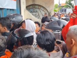 Ribuan Kurir Antre di Ulujami untuk Retur Paket