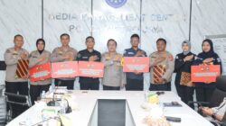 Apresiasi Kinerja, Kabid Humas Polda Metro Jaya Beri Penghargaan Kepada Personel Terbaik
