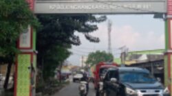 Kabid Pembangunan Harus Bertanggung Jawab, Belum Satu Tahun Gapura samping Pom Bensin Karawaci Legok Rusak