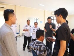 Dorong Kemandirian Ekonomi, Dinsos Kota Tangerang Gelar Pelatihan Cukur Rambut Bagi Warga