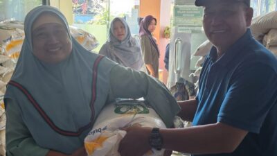 Penyaluran Bantuan Beras 20 Kg Kelurahan Neroktog Kota Tangerang Berjalan Tertib dan Lancar