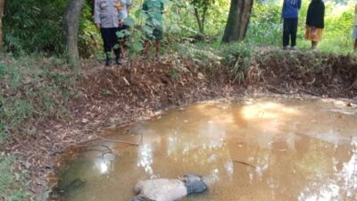 Respon Cepat Polsek Ciputat Timur, Evakuasi Mayat Mengambang di Ciputat, Tangsel