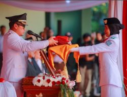 Upacara Penurunan Bendera HUT ke-80 RI di Tangsel Berlangsung Khidmat