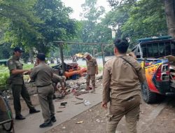 Kecamatan Tangerang Tertibkan Bangunan Liar di Sekitar Mall Balekota