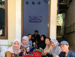 KKN UPGRIS Kelompok 13 Ajak Warga Ungaran Olah Limbah Galon Bekas Jadi Pot Tanaman Cantik