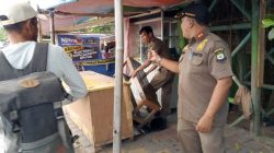 Tegakkan Perda, Trantib Kecamatan Batuceper Bongkar Bangunan Liar di Sekitar Jembatan Ampera