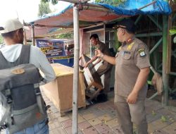 Tegakkan Perda, Trantib Kecamatan Batuceper Bongkar Bangunan Liar di Sekitar Jembatan Ampera