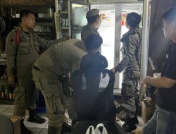 Jaga Suasana Kondusif Jelang Nataru, Satpol PP Kota Tangerang Sita Ratusan Botol Miras