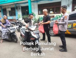 Polsek Pamulang Tebar Kepedulian Lewat Jum’at Berkah, Bagikan Nasi Padang untuk Driver Gojek dan Warga