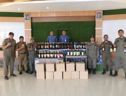 Razia Miras, Petugas Kecamatan Cibodas Sita 214 Botol Miras Berbagai Merek