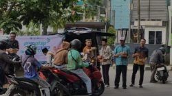 DPMPTSP Tangsel Bagikan Ribuan Paket Takjil kepada Masyarakat di Kawasan Serpong 