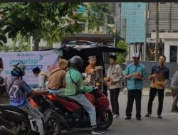 DPMPTSP Tangsel Bagikan Ribuan Paket Takjil kepada Masyarakat di Kawasan Serpong 
