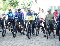 Aksi Gowes Bareng Warga, Camat Larangan Pantau dan Sinergi Mitigasi Rawan Banjir