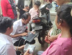 Petugas Kecamatan Jatiuwung Laksanakan Rekaman KTP-el Secara Langsung bagi Warga Disabilitas