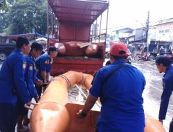 BPBD Kota Tangerang: Petugas Gabungan Bantu Evakuasi dan Dirikan Pengungsian Korban Banjir di Cipondoh