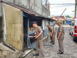 Trantib Kecamatan Batuceper Tertibkan Bangunan Liar di Jalan Daan Mogot