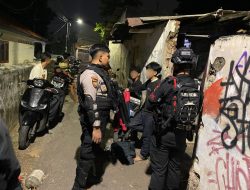Patroli Brimob PMJ Dan Perintis Gagalkan Dugaan Tawuran di Cipinang Muara, Sajam dan Molotov Diamankan